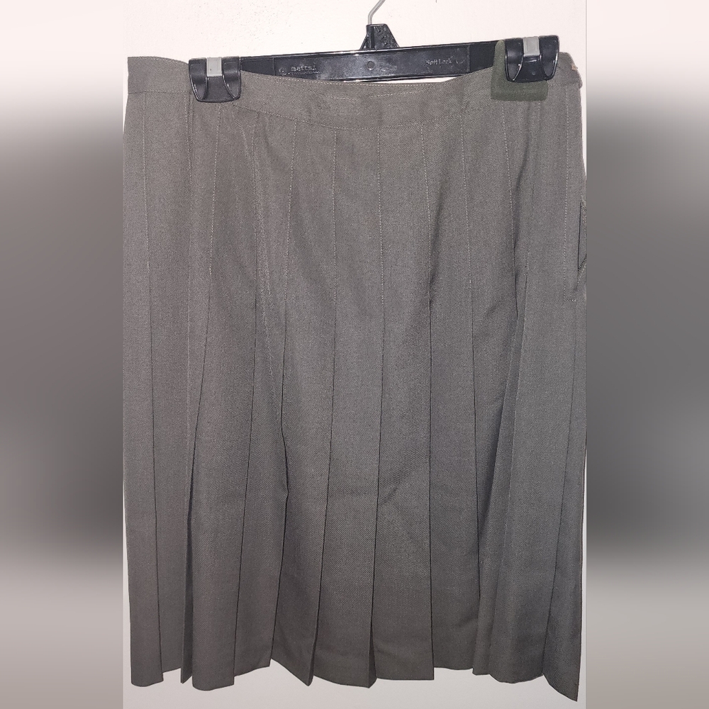 Jones Wear Pleated Skirt Suit